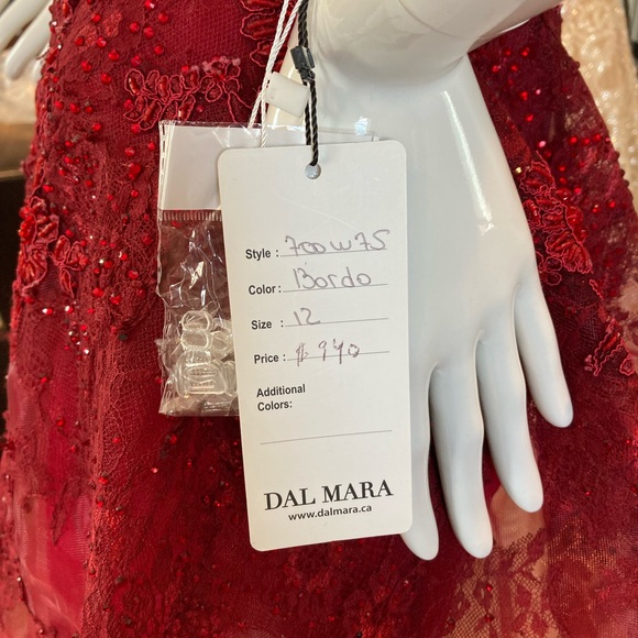 New elegant dress/gown - Picture 17 of 17